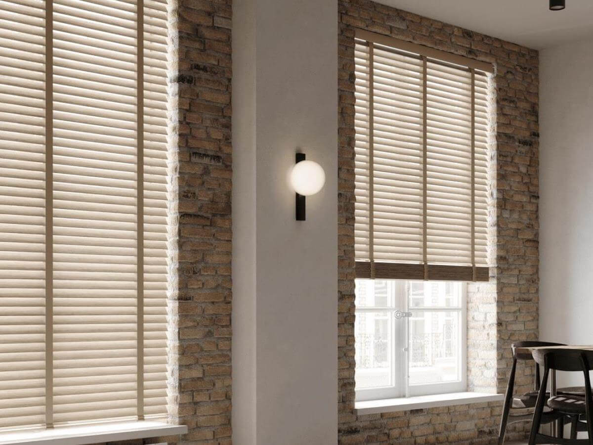 Wood venetian blinds